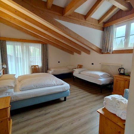 Hotel Valacia ปอซซาดิฟัซซา ภายนอก รูปภาพ