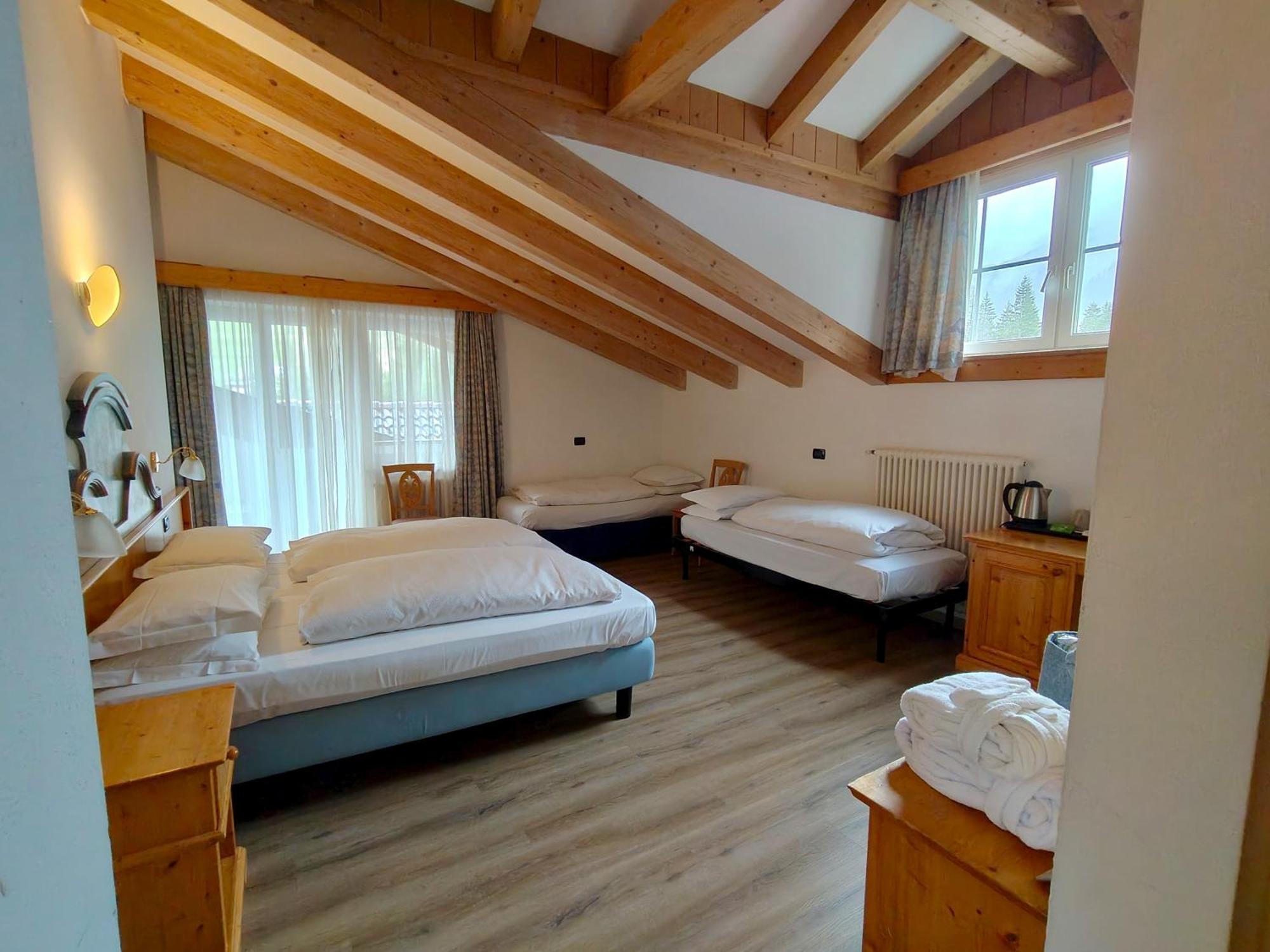 Hotel Valacia ปอซซาดิฟัซซา ภายนอก รูปภาพ