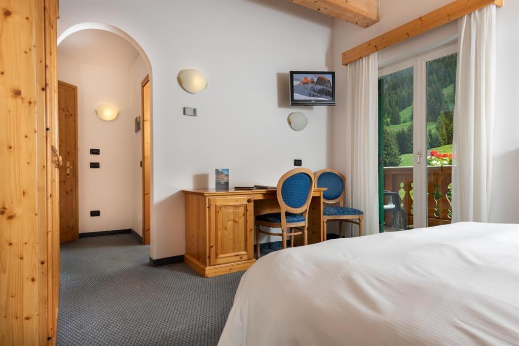 Hotel Valacia ปอซซาดิฟัซซา ภายนอก รูปภาพ